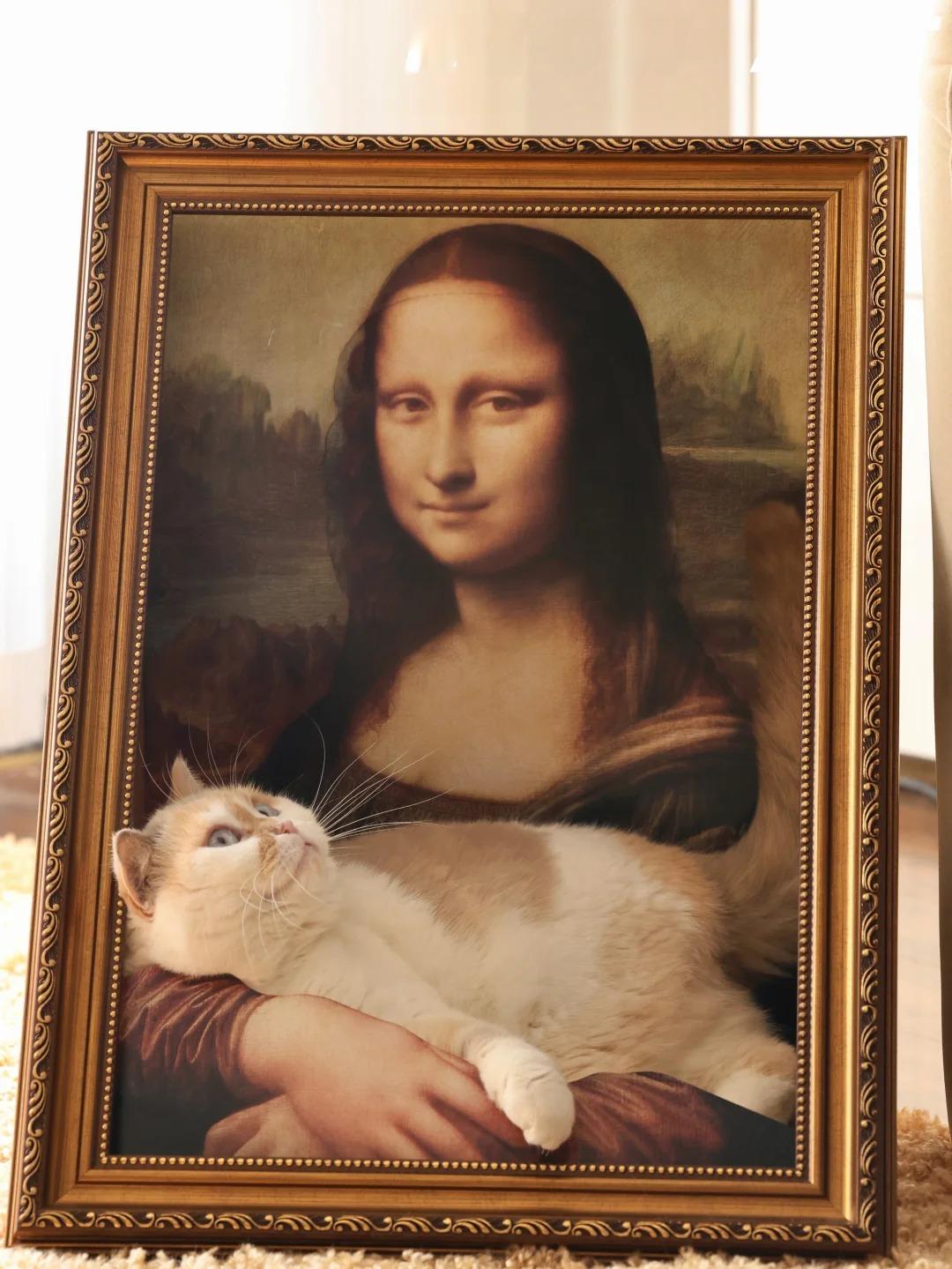 Mona Lisa Cat Scratcher and bed