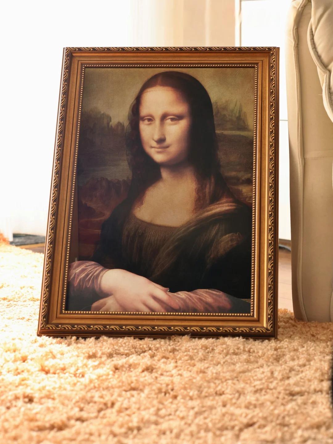 Mona Lisa Cat Scratcher and bed
